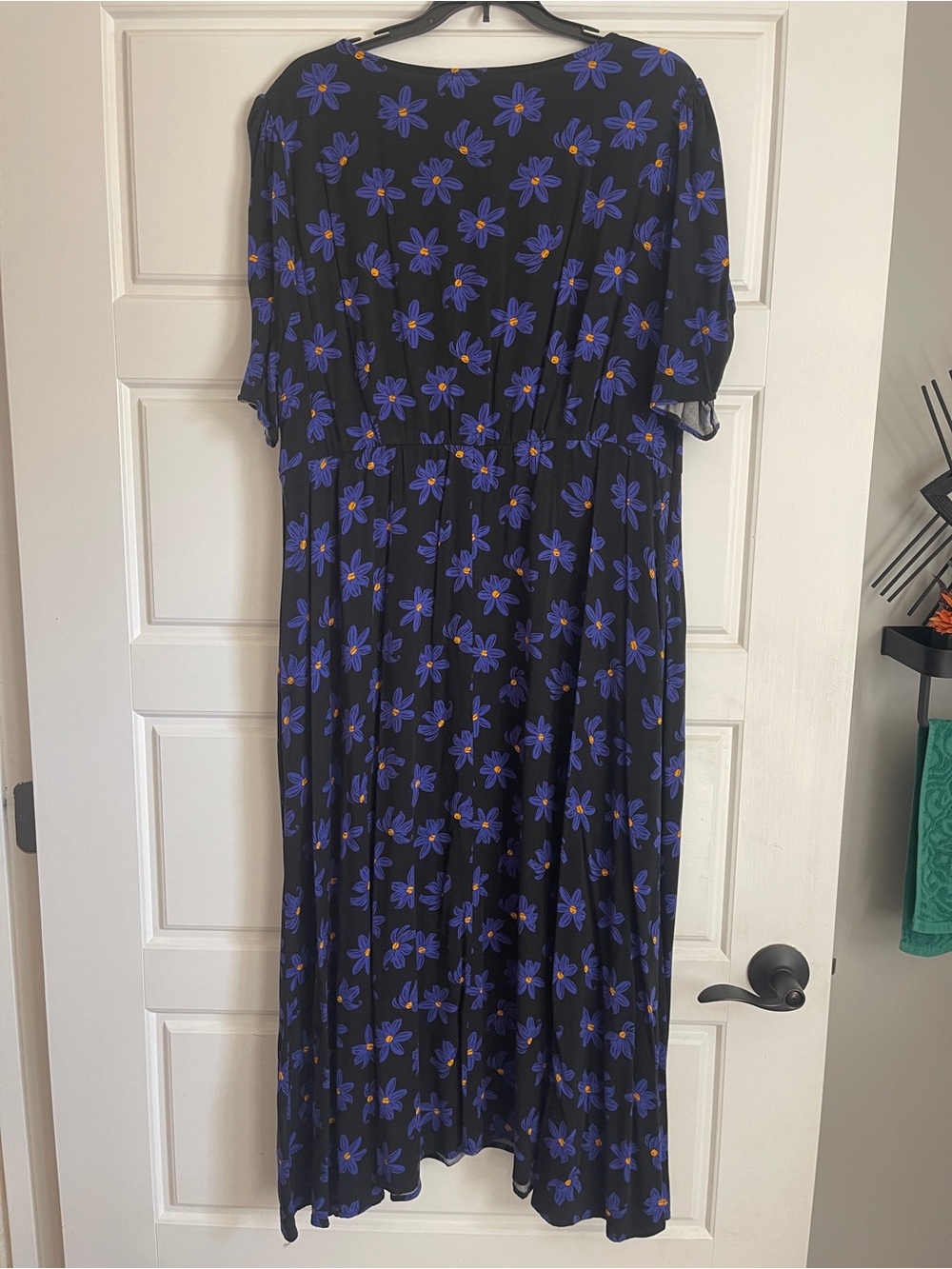 Ava & Viv Black & Blue Floral Button-Front Midi Dress - Picture 3 of 8
